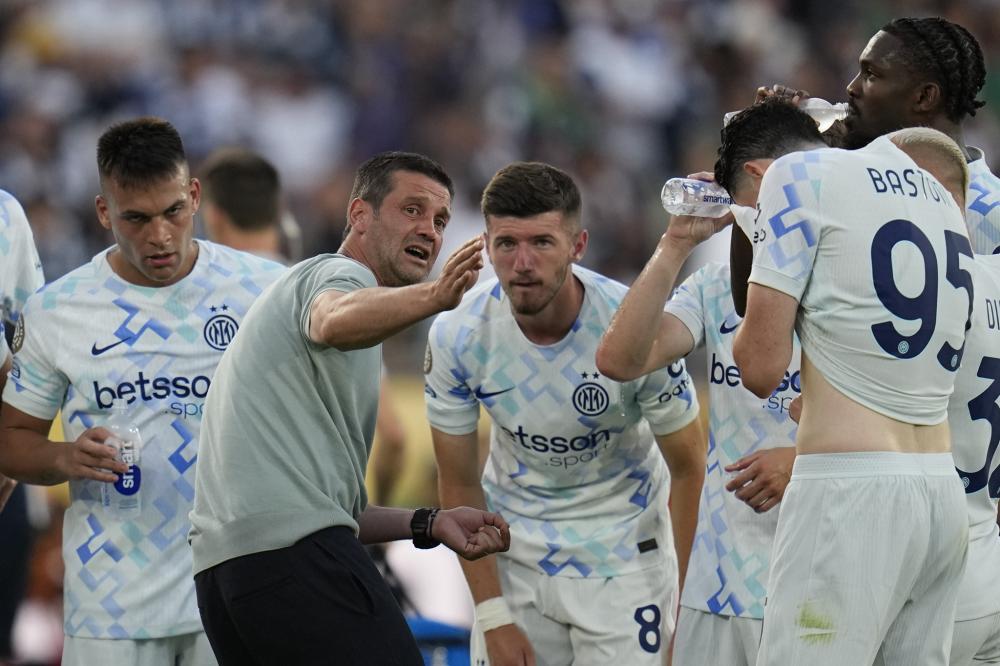 2-1，打爆日本张本智和，状态低迷连续丢分，邱党给对手上课